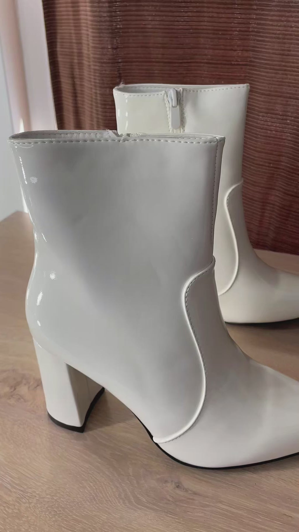 Botines Charol Con Taco De 7cms Punta Fina